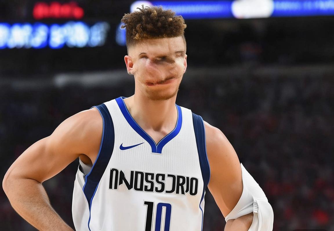 欧文东契奇关键表现导演独行侠逆转快船，弗拉格创纪录三双改写79年NBA历史